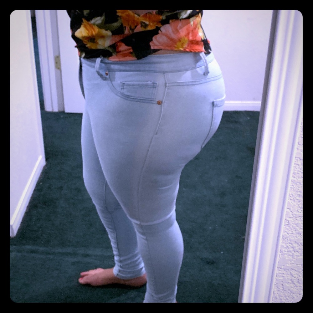 Forever 21 GUC light wash stretch jeans Sz 14